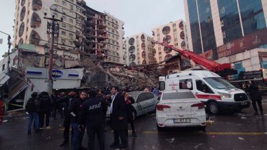 صورة نائب الرئيس التركي: ارتفاع ضحايا الزلزال إلى 284 قتيلا و2323 جريحا