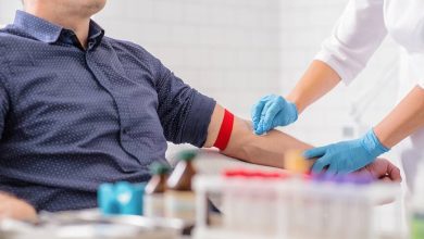 صورة الصحة: حظر تبرع المطعمين ضد كوفيد-19 بالدم.. غير صحيح