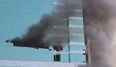 صورة حريق في مشروع إنشاء أحد المستشفيات الخاصة في الرياض