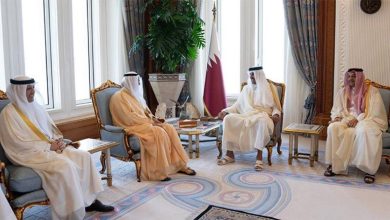 صورة أمير قطر يبحث مع وزير الدفاع الشيخ أحمد الفهد العلاقات بين البلدين وآفاق تعزيزها