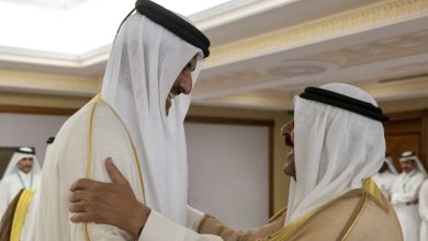 صورة سمو أمير البلاد يهنئ أمير قطر بذكرى تولي مؤسس الدولة الحكم في البلاد